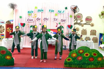 Sinh hoạt chuyên môn tháng 12/2025 . Lĩnh vực phát triển Thẩm Mỹ: Biểu diễn văn nghệ Cháu yêu chú bộ đội – Trẻ mẫu giáo nhỡ ; Lĩnh vực phát triển tình cảm kỹ năng xã hội – độ tuổi mẫu giáo bé